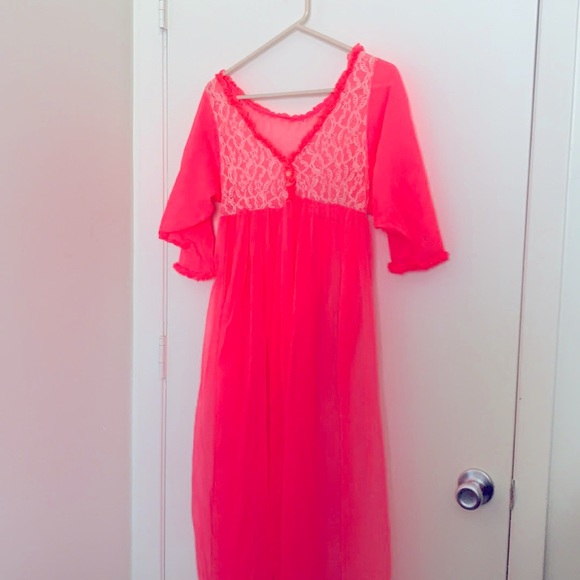 ⚠️ Sheer Nightgown Cover Has a few issues read below - Picture 1 of 8